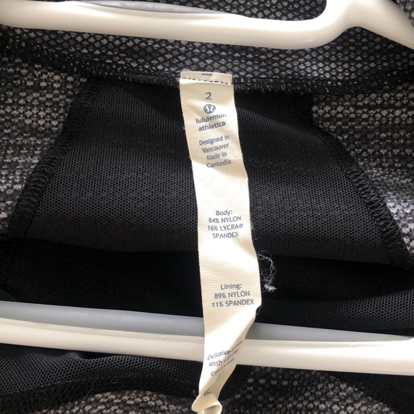 Lulu lemon jacket very good condition size 2 - Picture 3 of 3